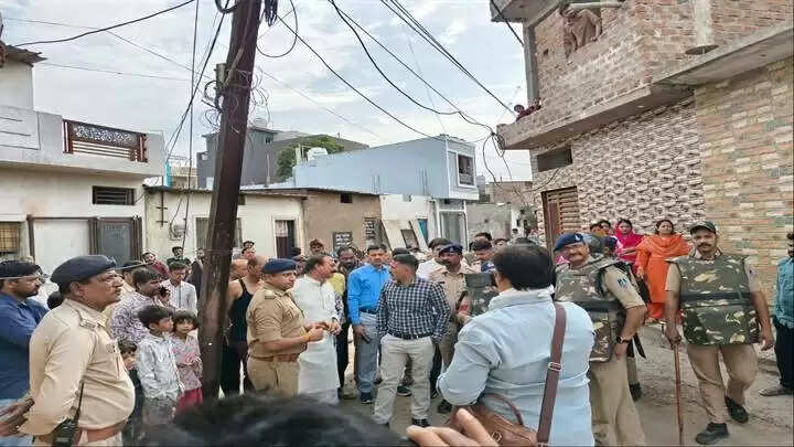 इंदौरः जिला प्रशासन की बड़ी कार्रवाई, 30 करोड़ की शासकीय भूमि अतिक्रमण मुक्त, 12 मकान हटाए गए