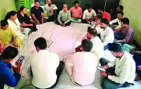 अधिशासी अभियंता को हटाने की मांग को लेकर कर्मचारियों का कार्य बहिष्कार जारी