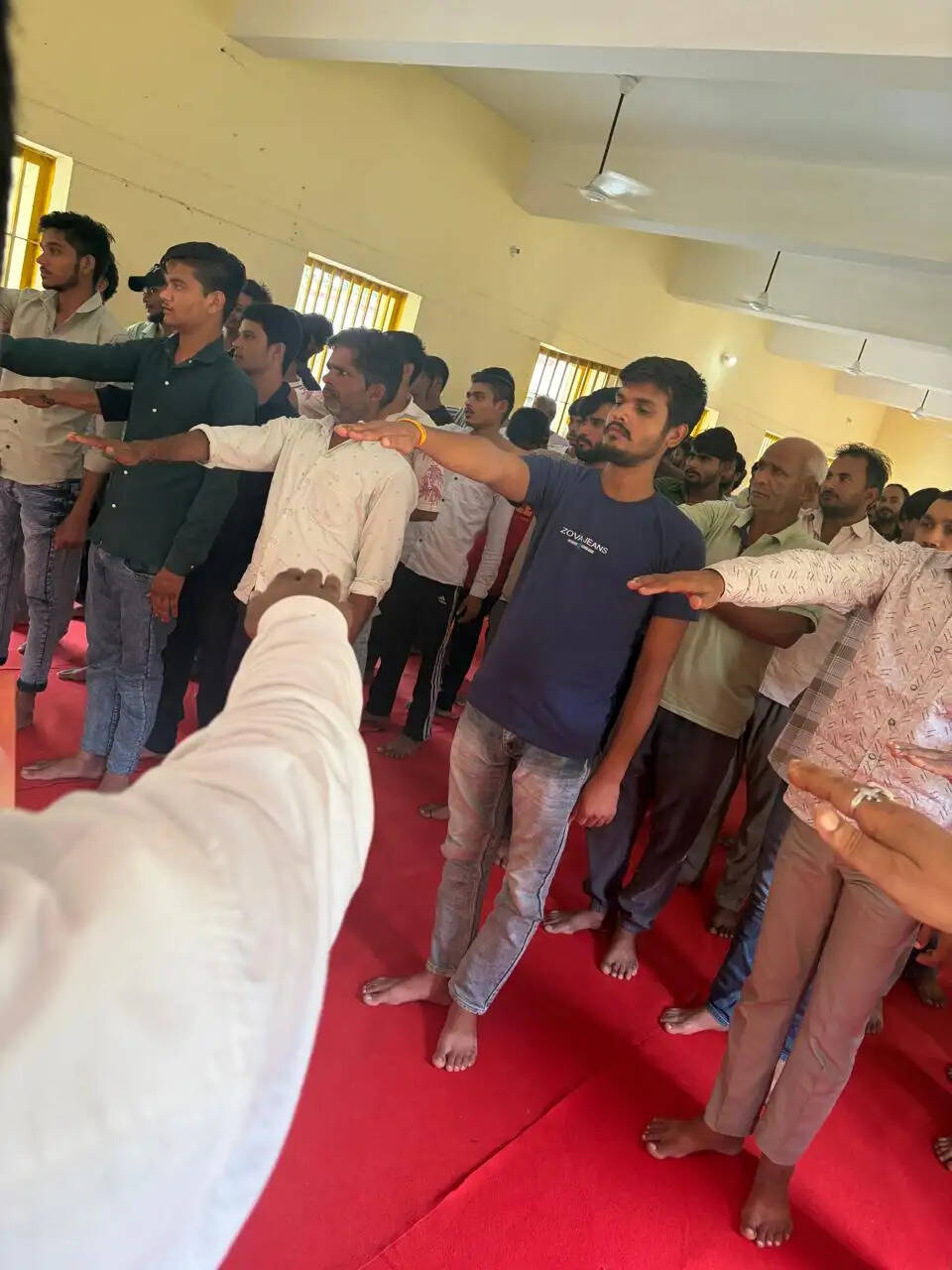 ब्रह्माकुमारी ने जिला जेल में बंदियों को राखी बांध कर कभी अपराध न करने की दिलाई शपथ