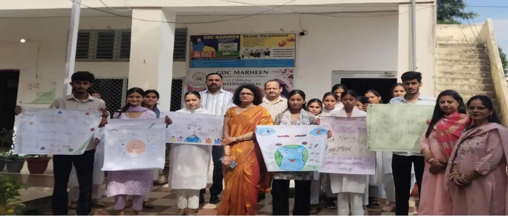 जीडीसी मढ़हीन में पोस्टर मेकिंग व स्लोगन लेखन प्रतियोगिता आयोजित