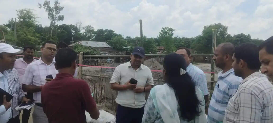 सुपौल–अररिया नई रेल लाइन परियोजना का डीएम ने किया निरीक्षण