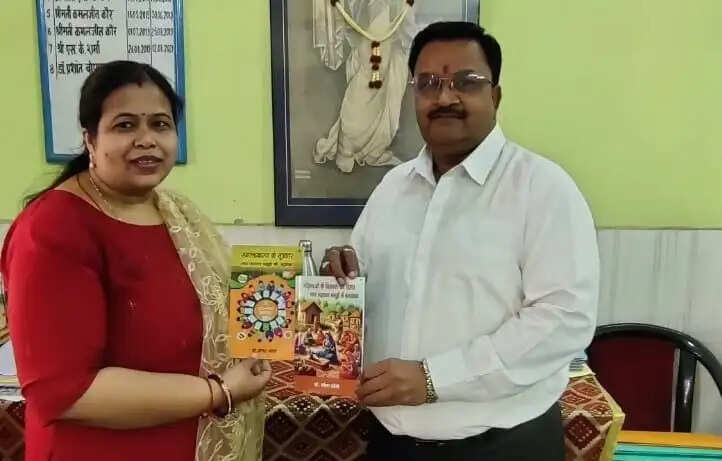 महिला सशक्तिकरण में स्व सहायता समूहों व नाबार्ड की भूमिका पर दो पुस्तक विमोचित