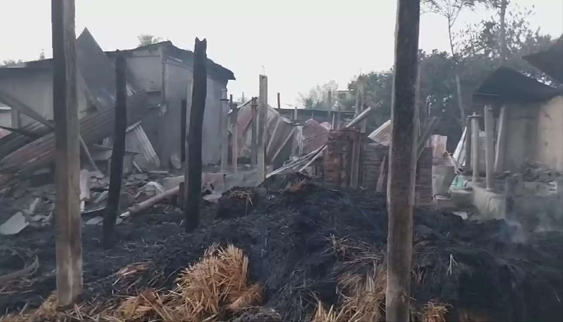 आगजनी के पीड़ित परिवार वालों को दी गई राहत सामग्री,आगजनी में 76 घर जले