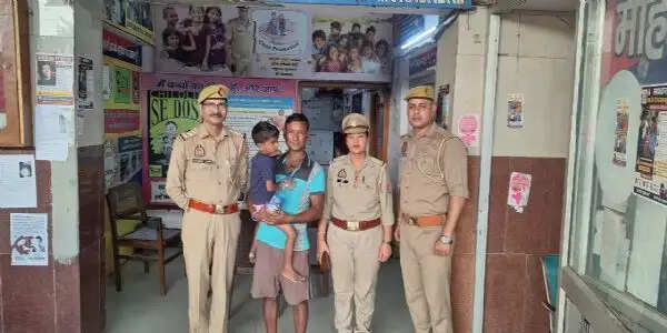 जीआरपी ने आपरेशन मुस्कान के तहत बरेली निवासी 05 साल के बच्चे को उसके परिजनों से मिलवाया
