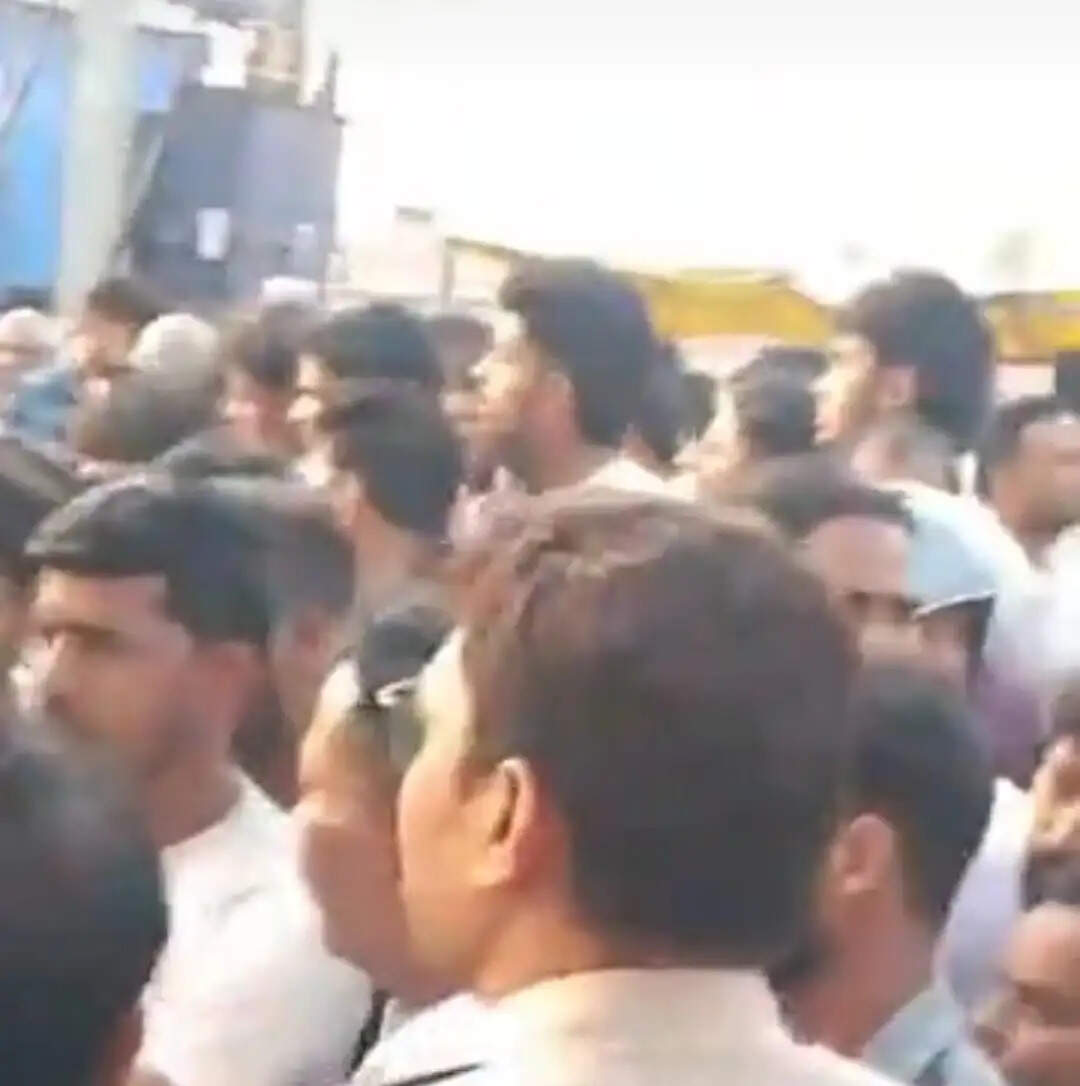 सड़क हादसे में बालक की मौत के बाद आक्रोशित लोगों ने लगाया जाम