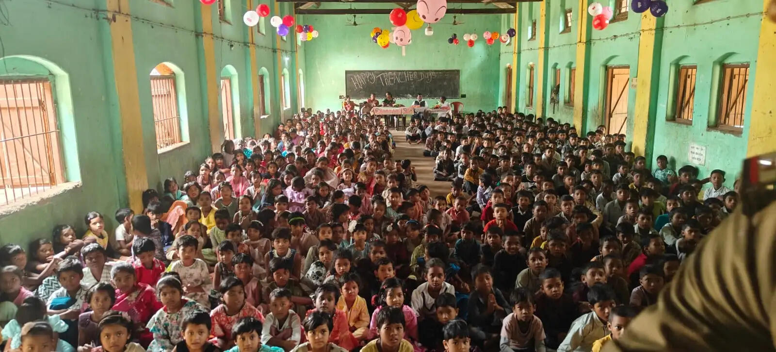 सरगुजा में 'साइबर शिक्षक' बन पुलिस ने 2000 छात्रों को सिखाए डिजिटल सुरक्षा के गुर
