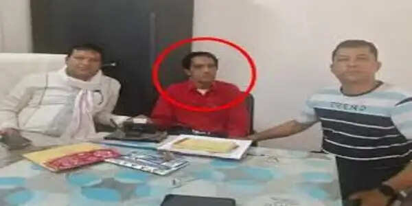 बड़वानी:&nbsp;एरियर&nbsp;भुगतान&nbsp;के&nbsp;बादले&nbsp;प्रभारी अकाउंटेंट&nbsp;ने&nbsp;मांगी 6600 रुपये रिश्वत,&nbsp;लाेकायुक्त&nbsp;ने&nbsp;रंगे&nbsp;हाथाें&nbsp;पकड़ा