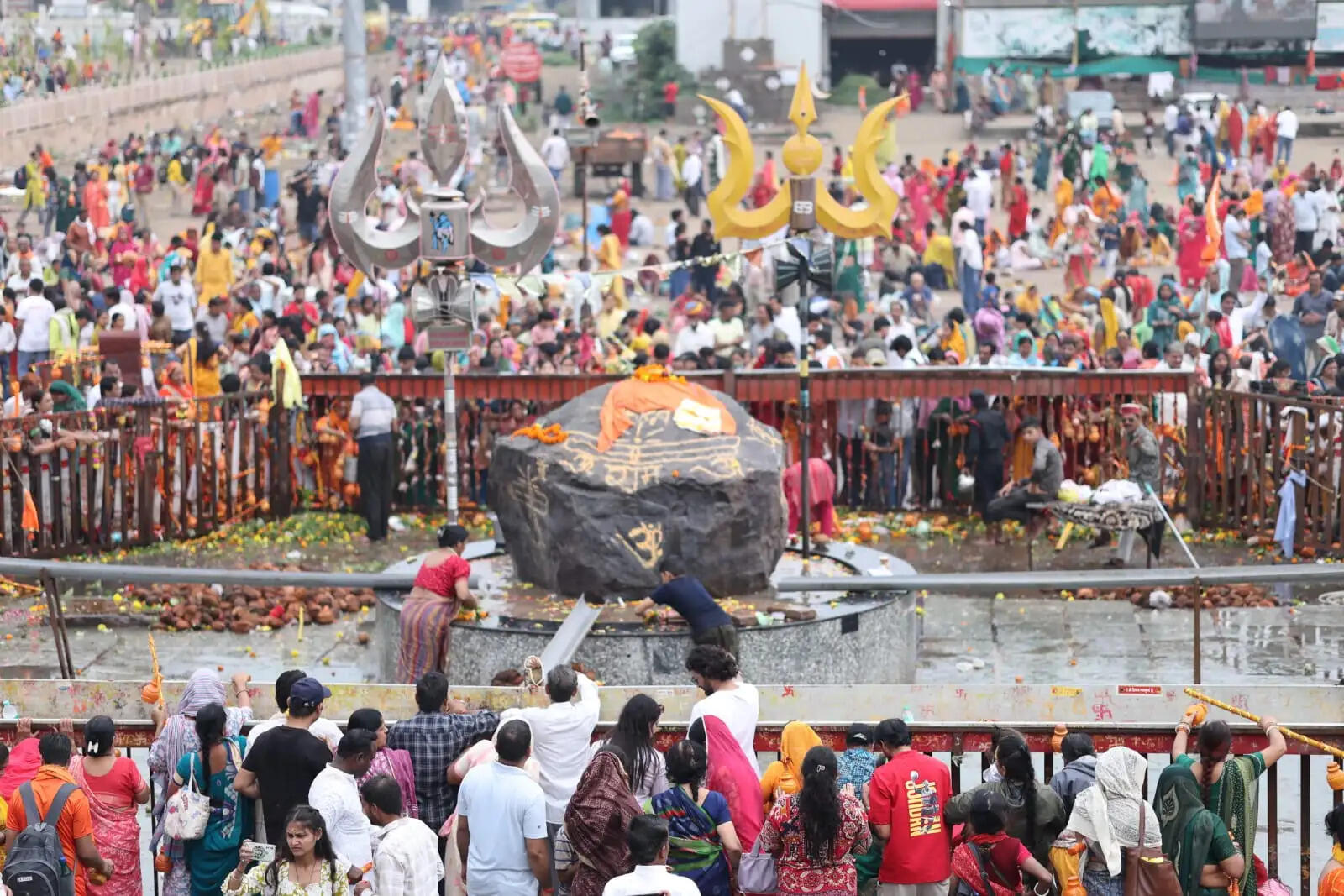 सीवन तट से कुबेरेश्वरधाम तक उमड़ा श्रद्धा का सैलाब, अर्धनारीश्वर स्वरूप की झांकी बनी आकर्षण