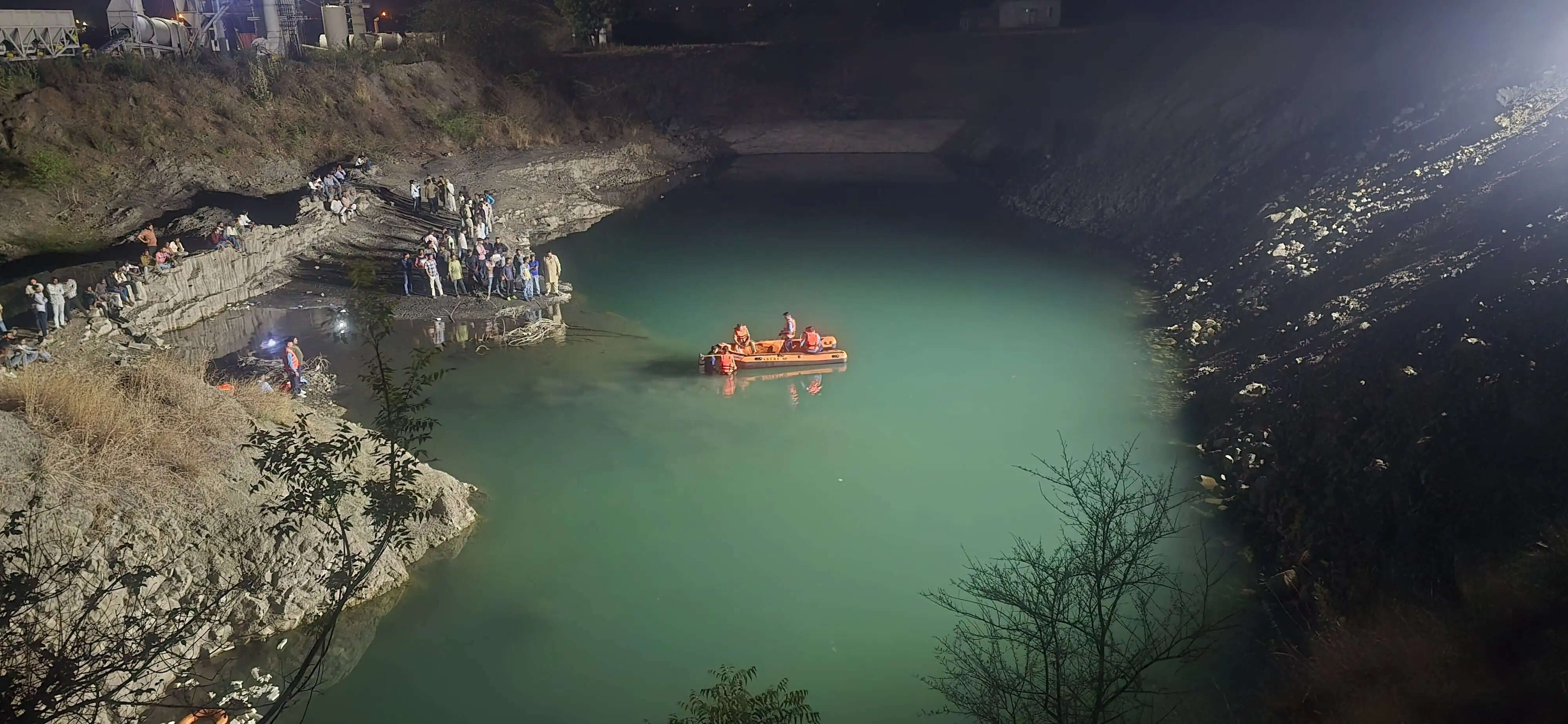 उज्जैन : घंटों चले रेस्क्यू के बाद दूसरा शव भी बरामद