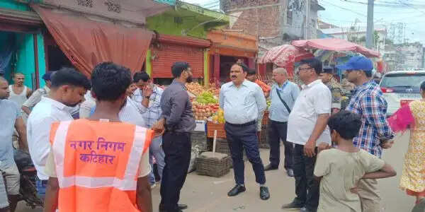 न्यू मार्केट में सिंगल यूज प्लास्टिक के खिलाफ महाअभियान, थैलियां व डिस्पोजल जब्त