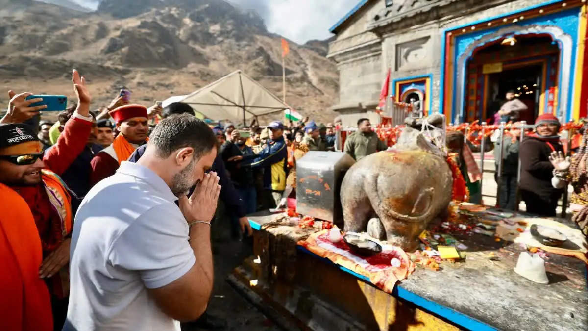 राहुल गांधी ने बाबा केदार के दर्शन कर की पूजा-अर्चना