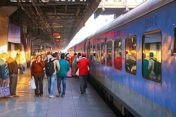 उत्तर पश्चिम रेलवे का जुलाई तक उत्कृष्ट प्रदर्शन&nbsp;:&nbsp;यात्री भार में 7% तथा माल ढुलाई में 18% की वृद्धि
