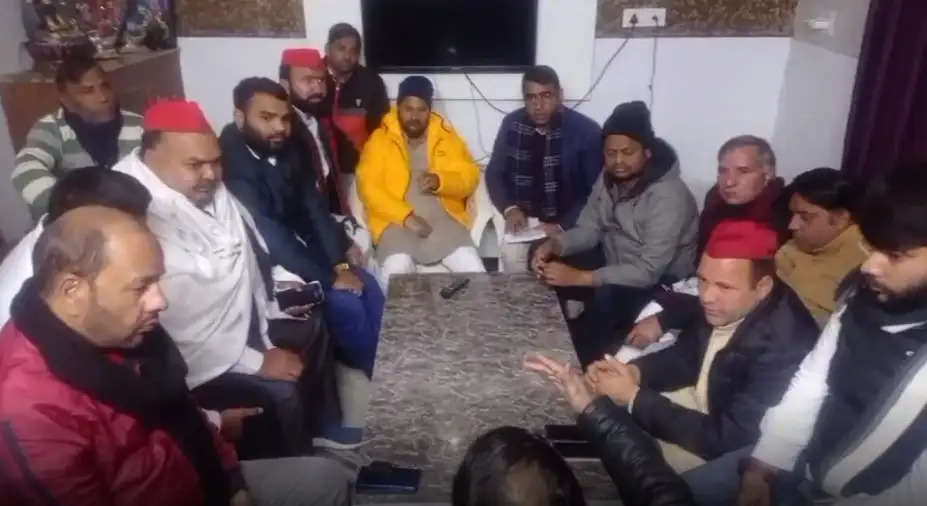 नगर निगम मारपीट प्रकरण की जांच करने पहुंची सपा की टीम