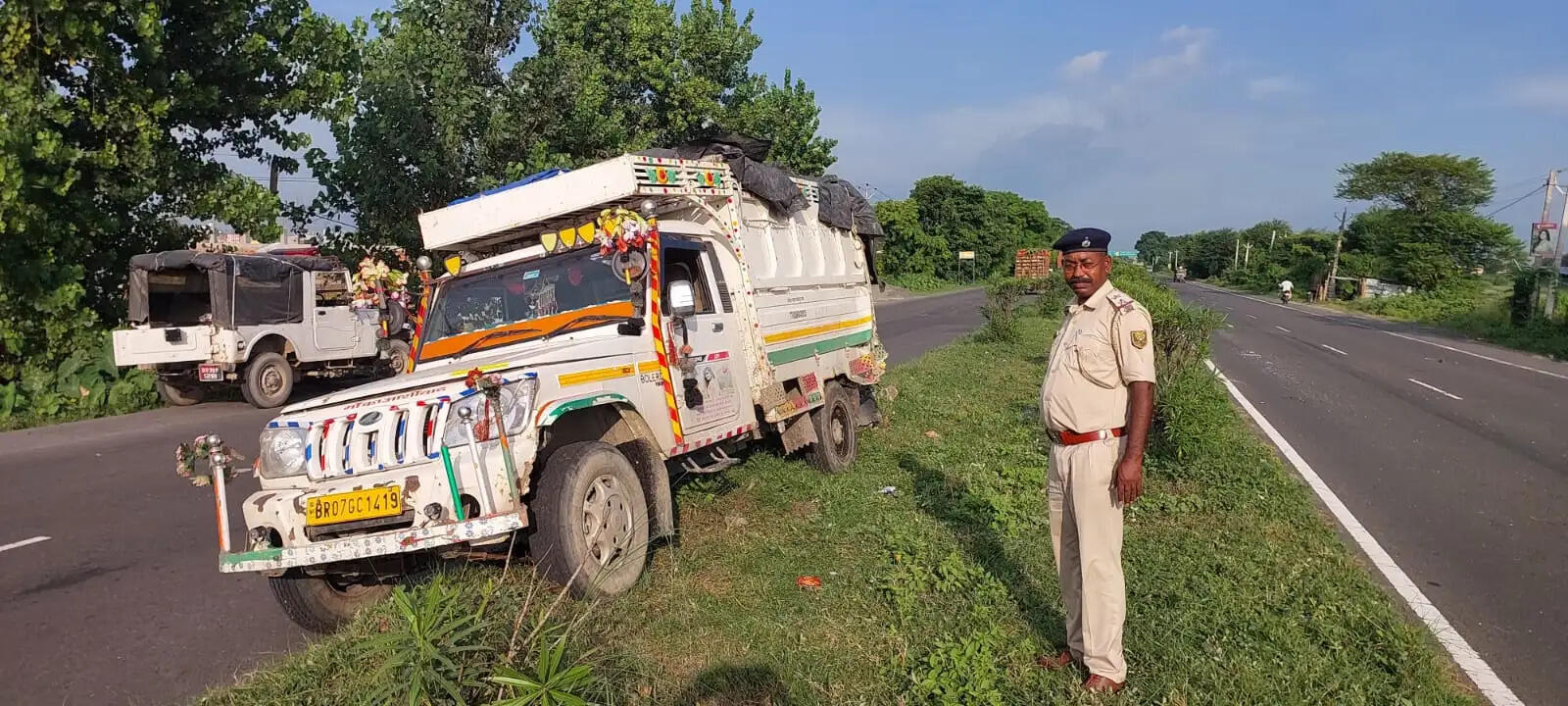 गलत दिशा में खड़ी पिकअप में टेंकलौरी ने मारी टक्कर,दो घायल