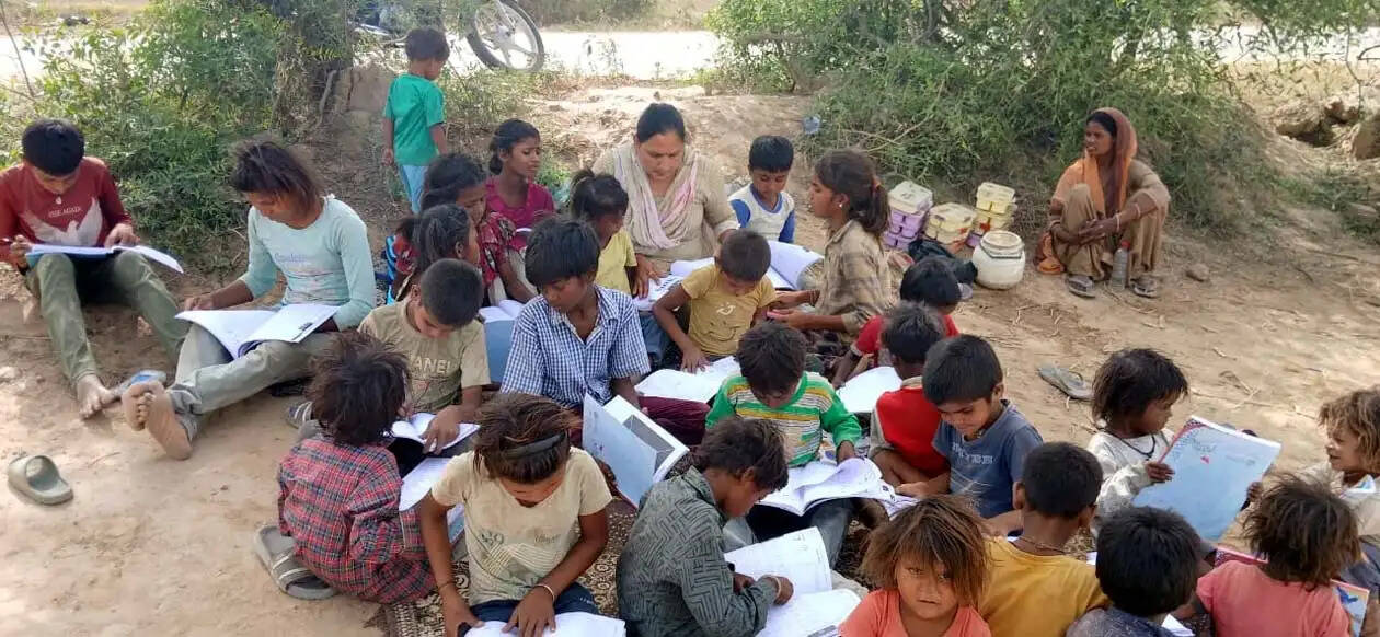 हिसार : जरूरतमंद बच्चों के लिए उम्मीद की किरण बनी प्राध्यापिका सुमन मलिक