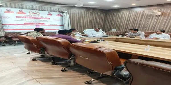 त्योहारों से पहले प्रमुख मार्ग दुरुस्त कराएं, बजरी तत्काल हटाएं : प्रमिला पांडेय