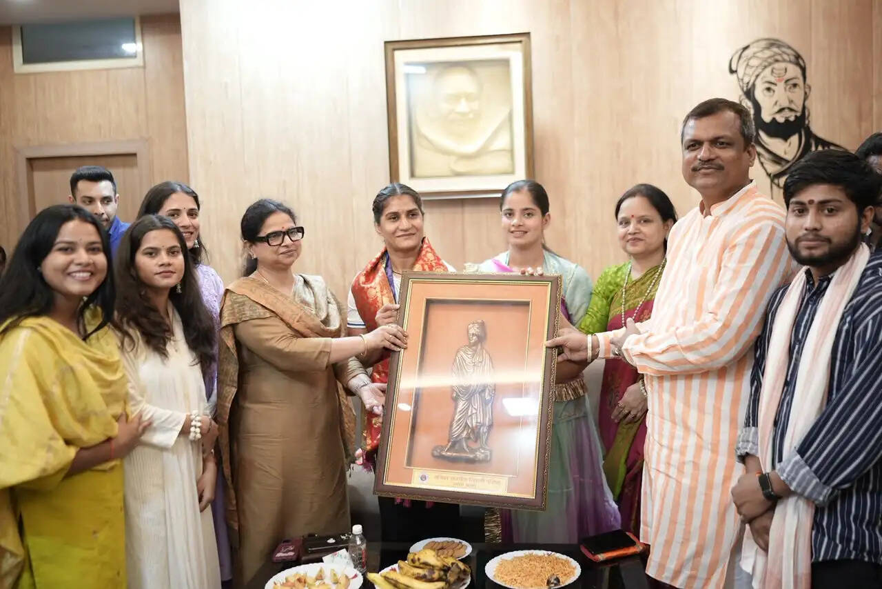 इतिहास रचकर लौटीं सुचिका तारियाल का अभाविप कार्यालय पर हुआ भव्य स्वागत