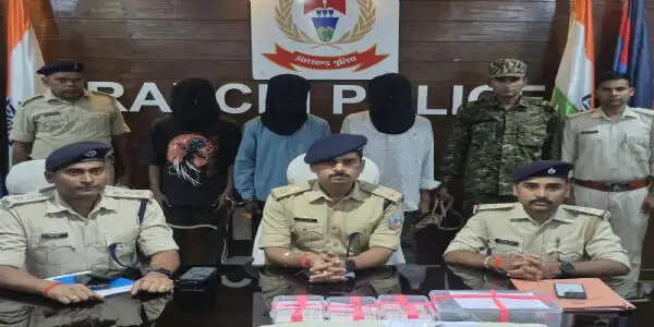 हत्या का खुलासा, तीन आरोपित गिरफ्तार