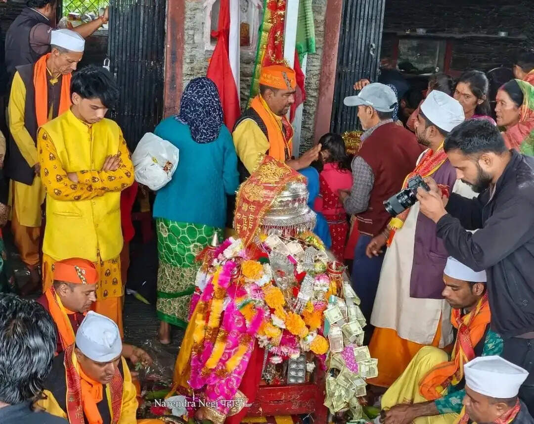 नंदा की डोलियों का पड़ावों पर हुआ स्वागत, जागरों से दी अगले पड़ाव की विदाई