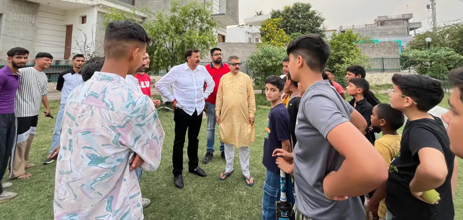 विधायक ने तोफ शेरखानिया पार्क का दौरा किया, लोगों और बच्चों से बातचीत की, उनकी समस्याओं का जायजा लिया