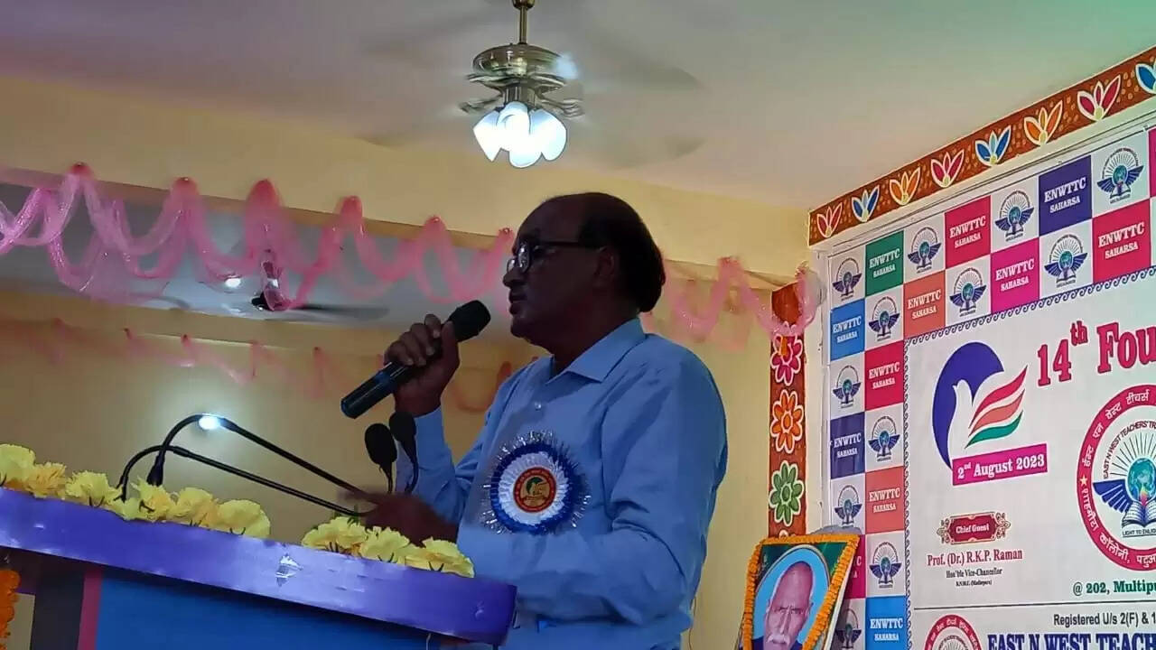 ईस्ट एंड वेस्ट टीचर्स ट्रेनिंग कॉलेज के 14वां स्थापना दिवस का कुलपति ने किया उद्घाटन