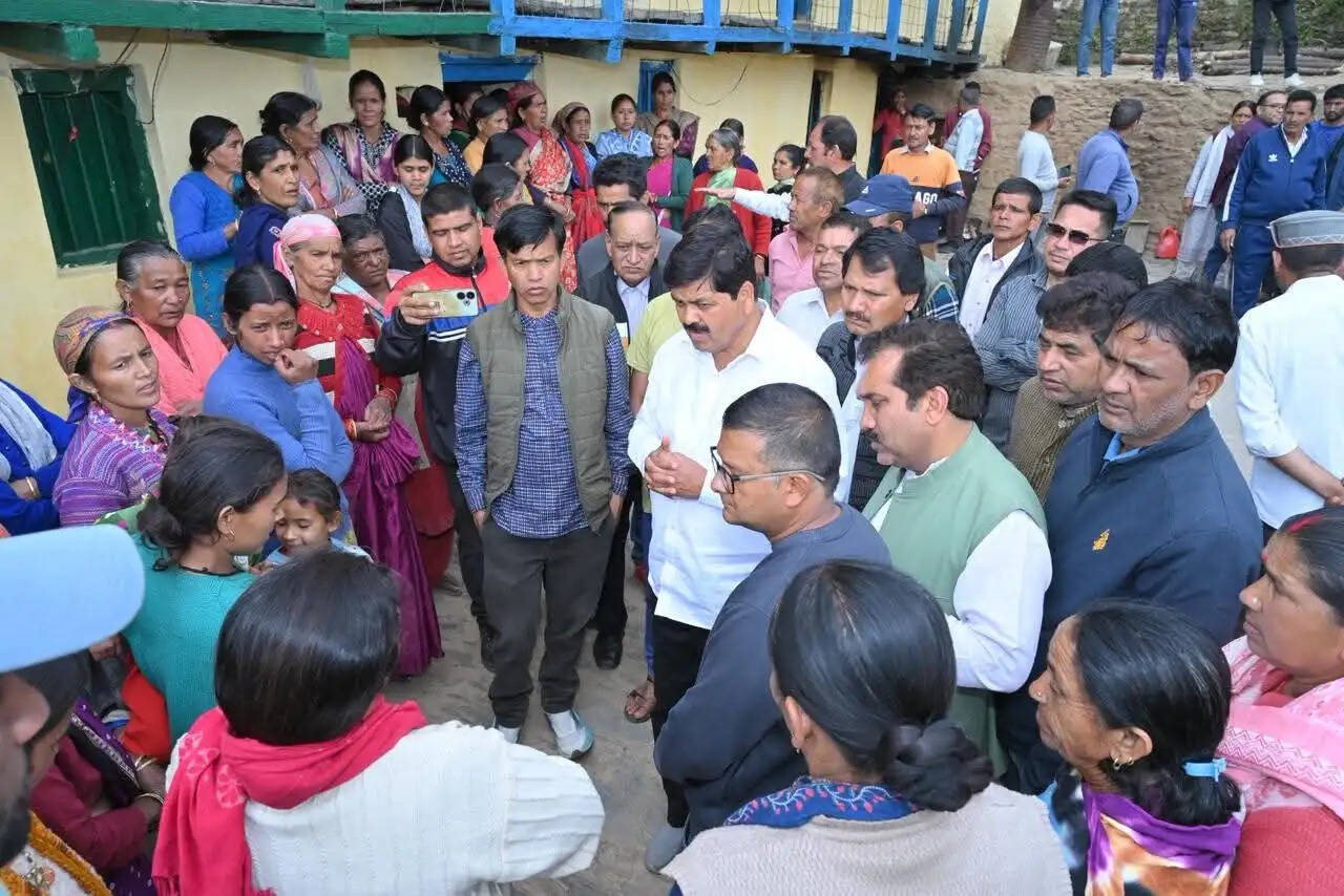 भतकोट में गुलदार का आतंक: मासूम बच्चे को बनाया निवाला, पीड़ित परिवार से मिले कांग्रेस प्रदेश अध्यक्ष