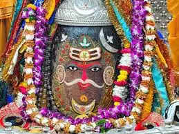 उज्जैन:&nbsp;महाकाल के दरबार में सितारों की आस्था, अक्षय-टाइगर ने नंदी के कान में मांगी मनोकामना, डिंपल कपाड़िया भी रहीं साथ