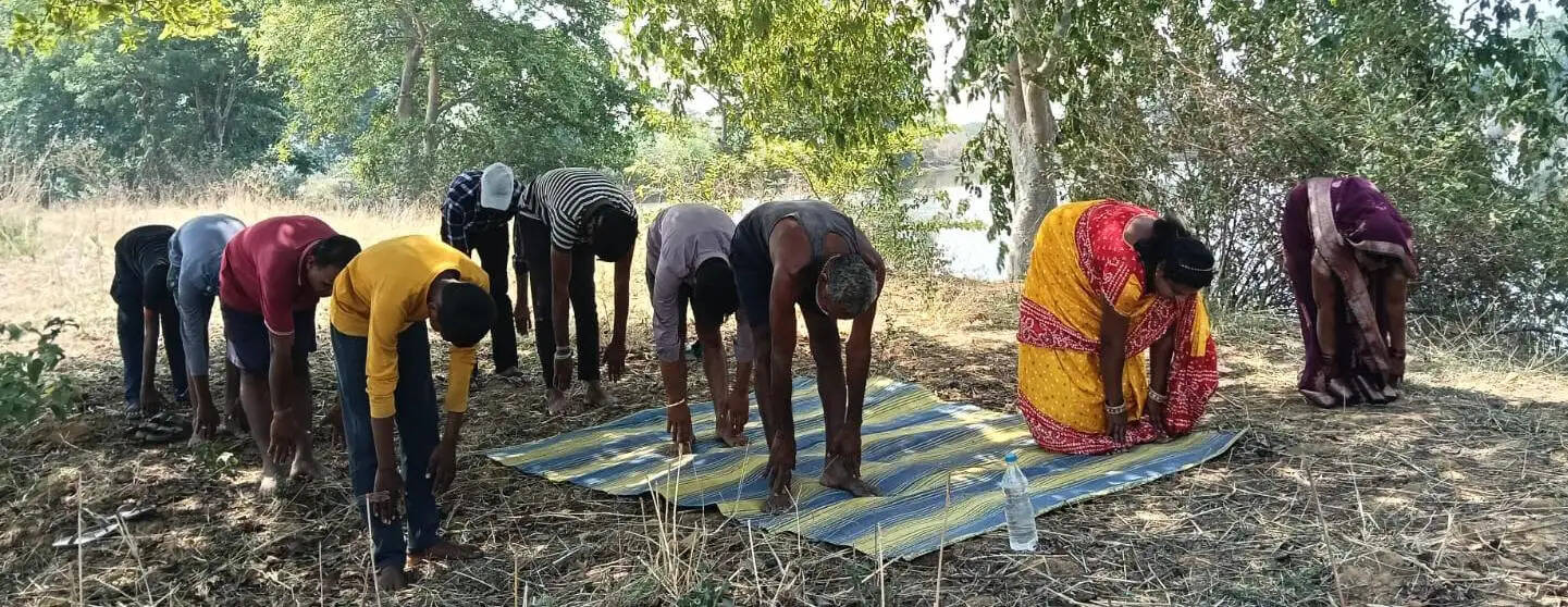अमृत सरोवरों में मनाया अंतर्राष्ट्रीय योग दिवस, योग के साथ जल संरक्षण एवं ग्रामीण विकास योजनाओं का दिया गया संदेश