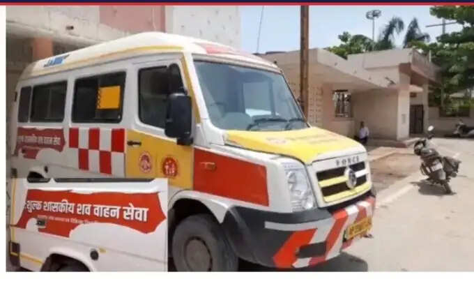 शव वाहन में भरकर ले जा रहे थे चोरी की बकरियां, पुलिस ने दो आरोपितो को गिरफ्तार किया