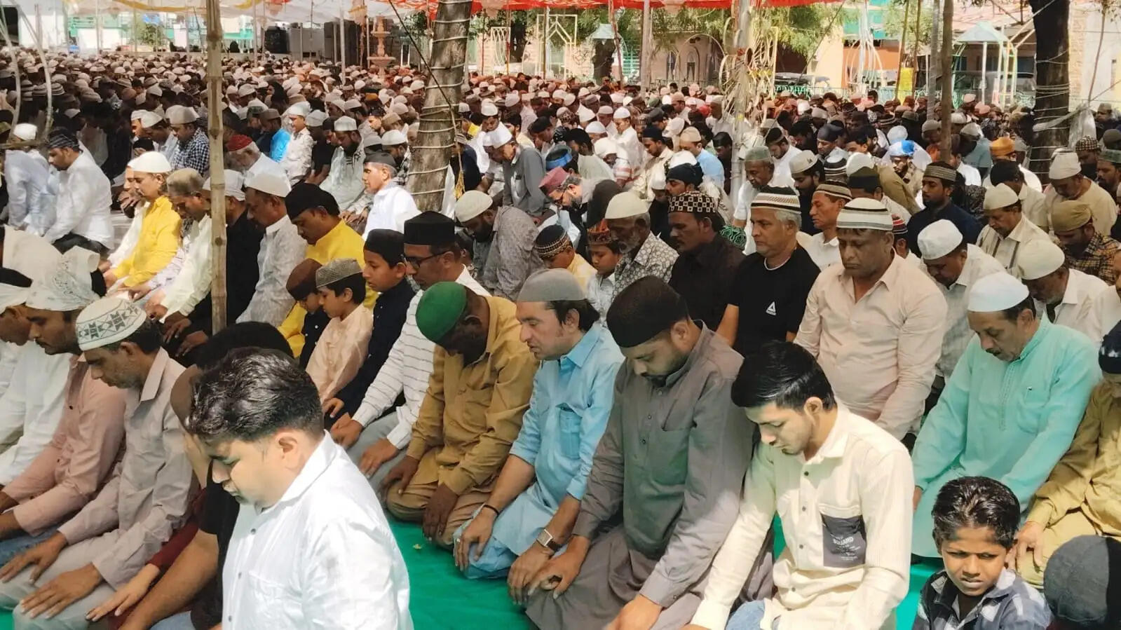 माहे रमजान के अंतिम जुमे की नमाज अदा की