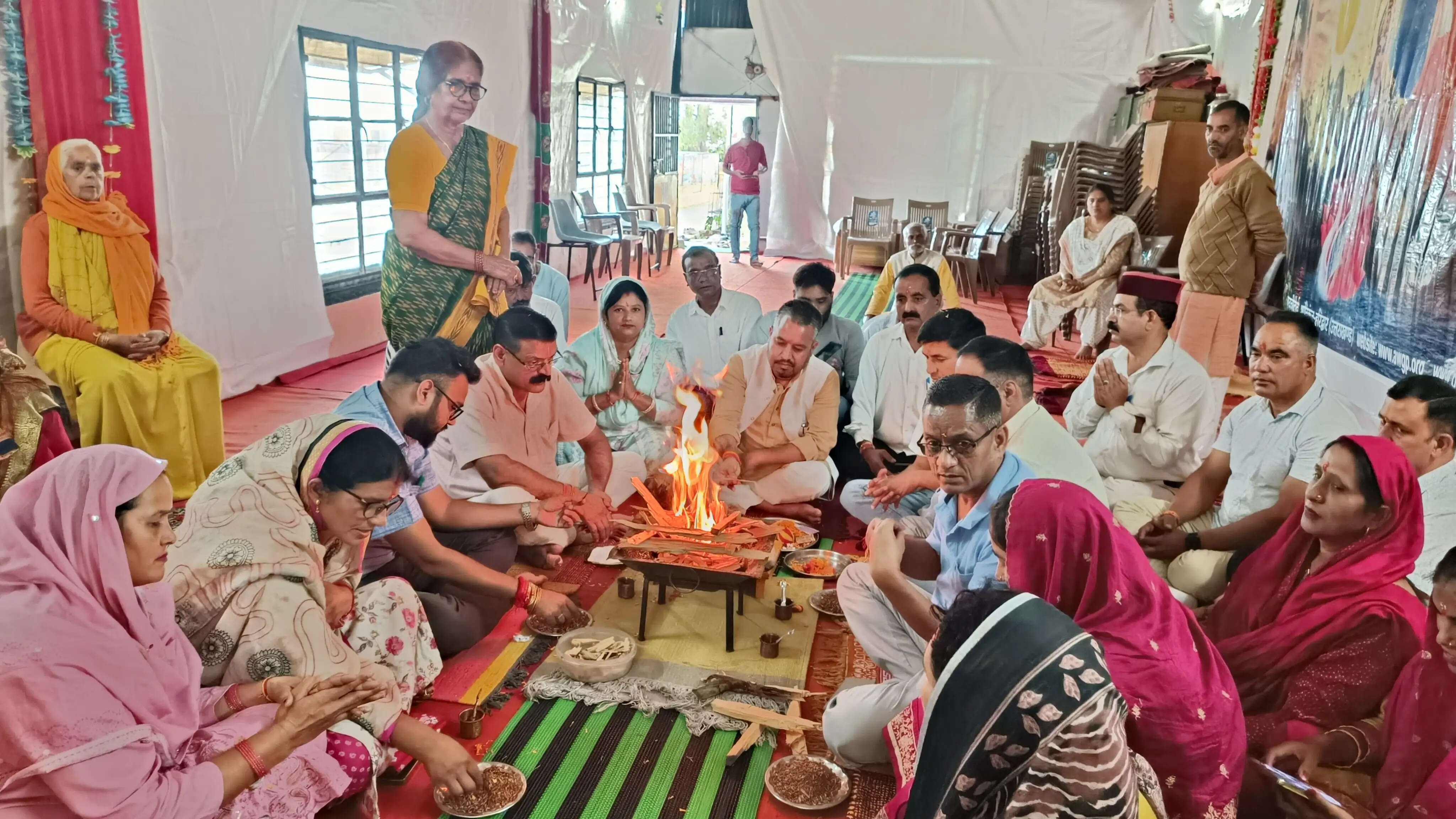 गायत्री शक्तिपीठ में हवन यज्ञ और मिष्ठान बांटकर मनाया सीएम धामी का जन्मदिन