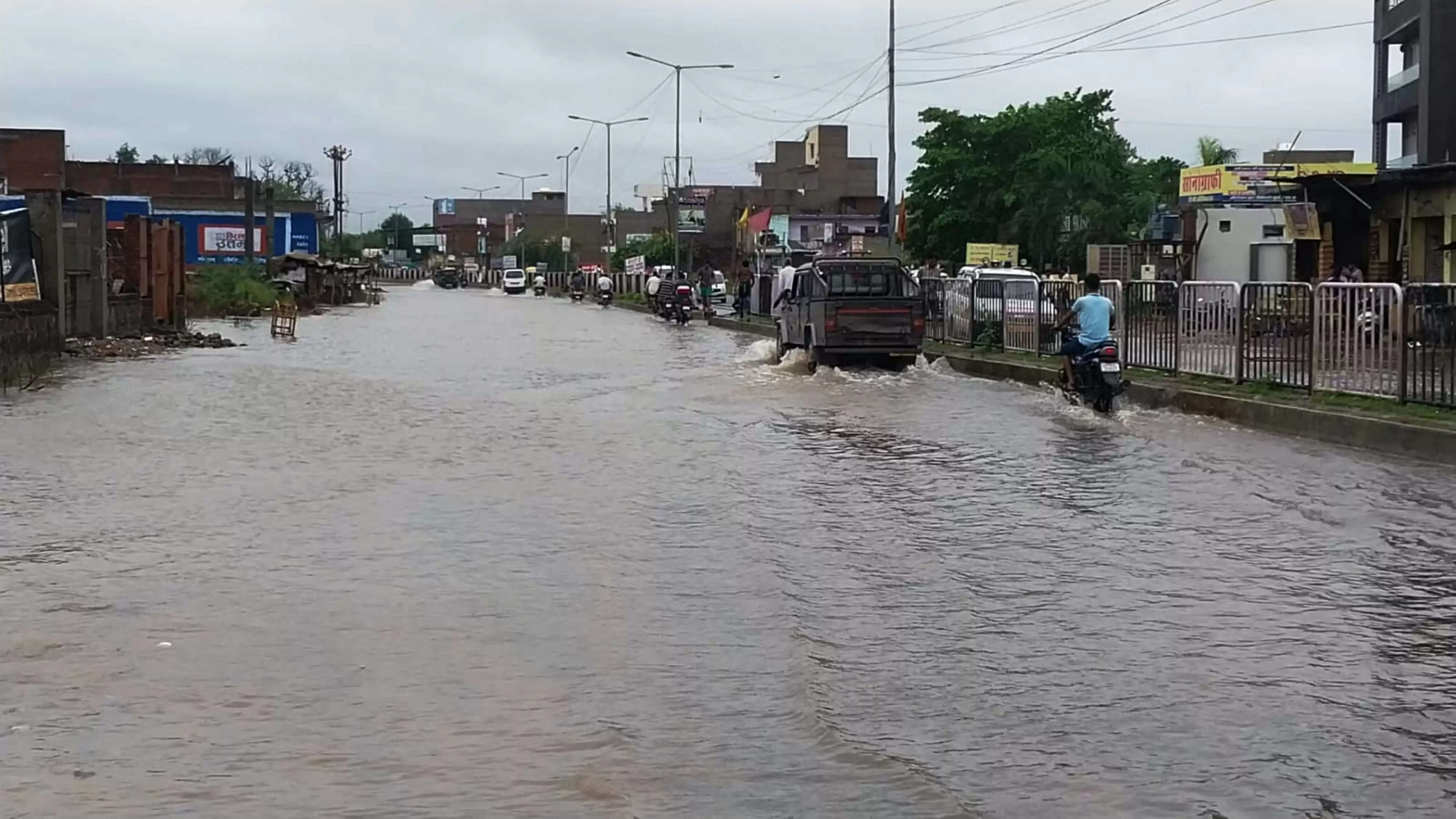 धौलपुर जिले में बारिश से हाहाकार,उर्मिला सागर बांध पर चली चादर