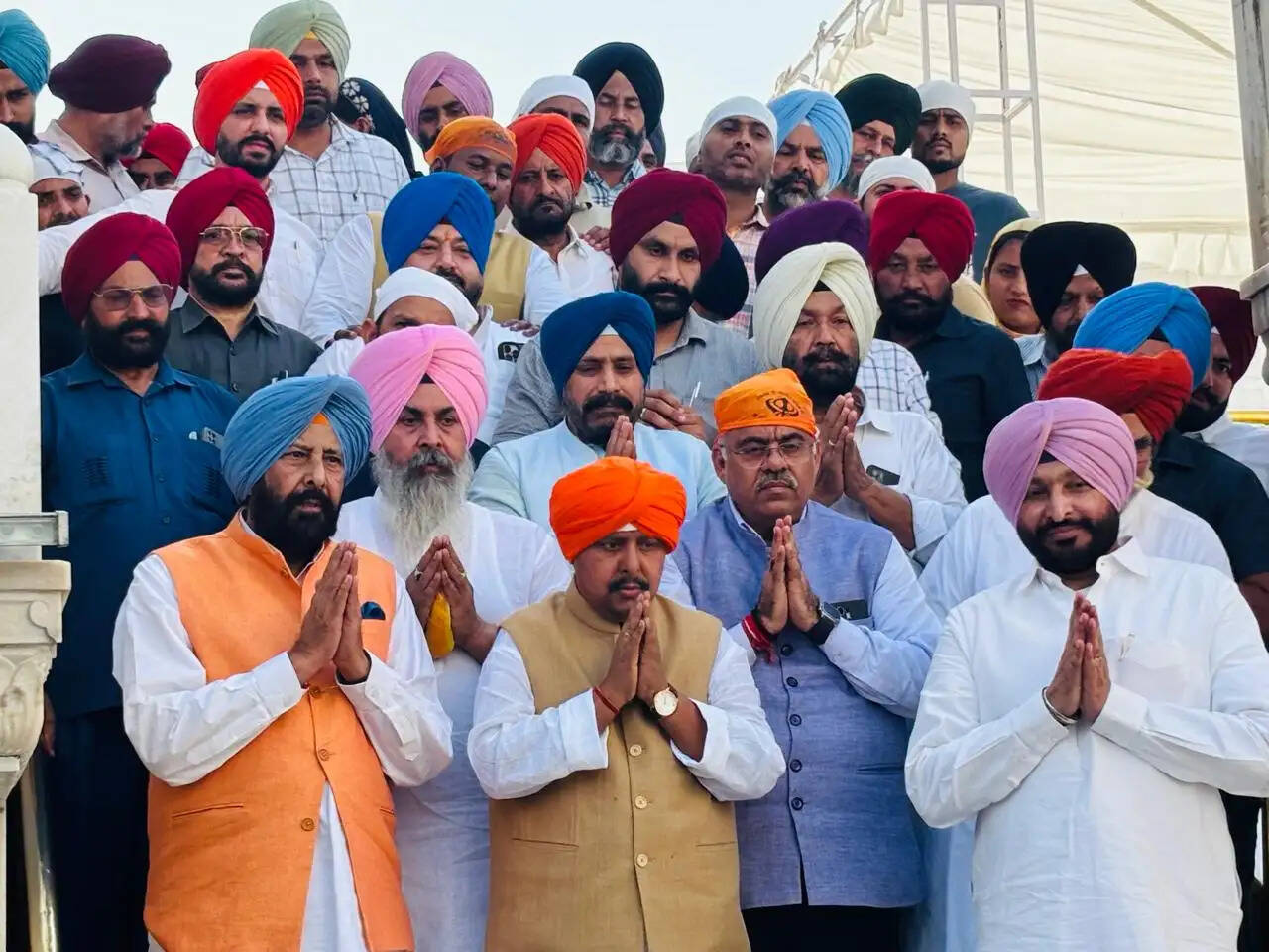 नितिन नवीन ने अमृतसर में सचखंड श्री हरिमंदर साहिब में माथा टेका