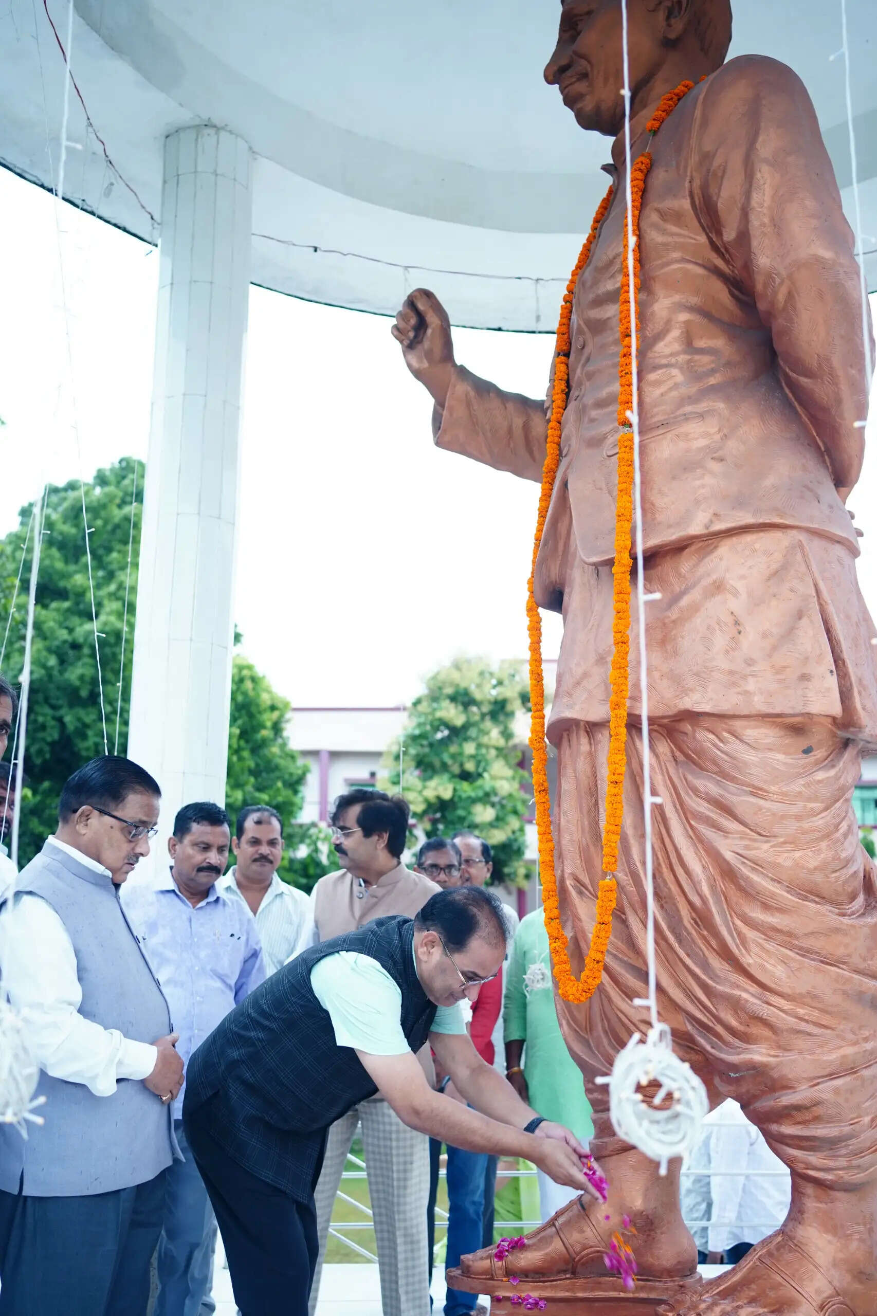 डीडीयू विश्वविद्यालय में मनाई गई पं. दीनदयाल उपाध्याय की जयंती, कुलपति ने अर्पित किया श्रद्धासुमन