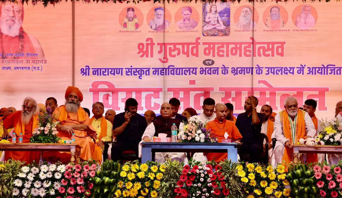 उदासीन परंपरा सनातन धर्म की जीवंत धारा है : राजनाथ सिंह