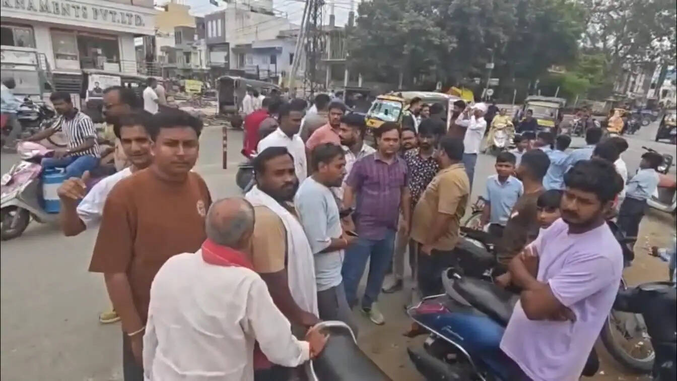 चुनाव से हटने के लिए निर्दलीय प्रत्याशी के घर छोड़े एक लाख रुपये, पुलिस ने किए जब्त