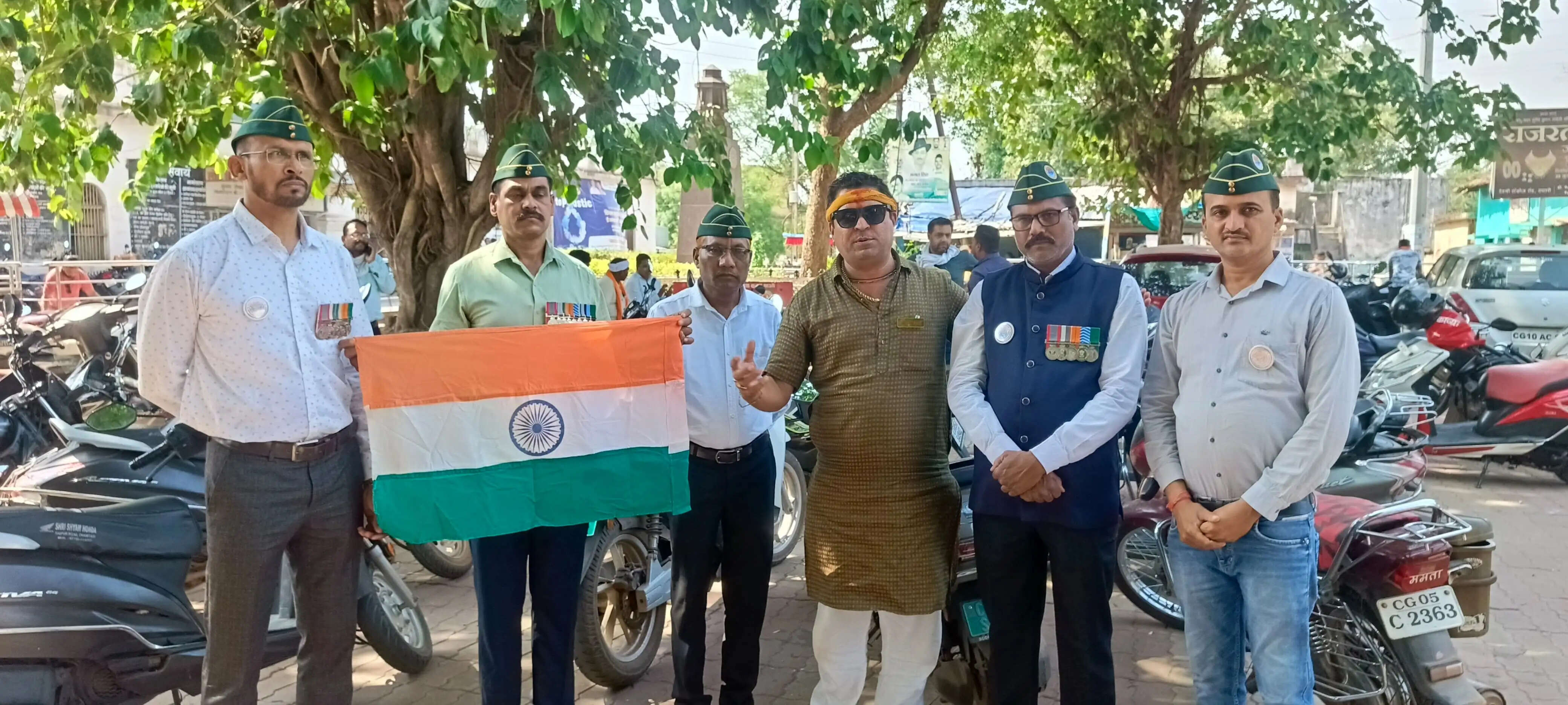 अखिल भारतीय पूर्व सैनिक सेवा परिषद ने गांधी चौक में लहराया तिरंगा