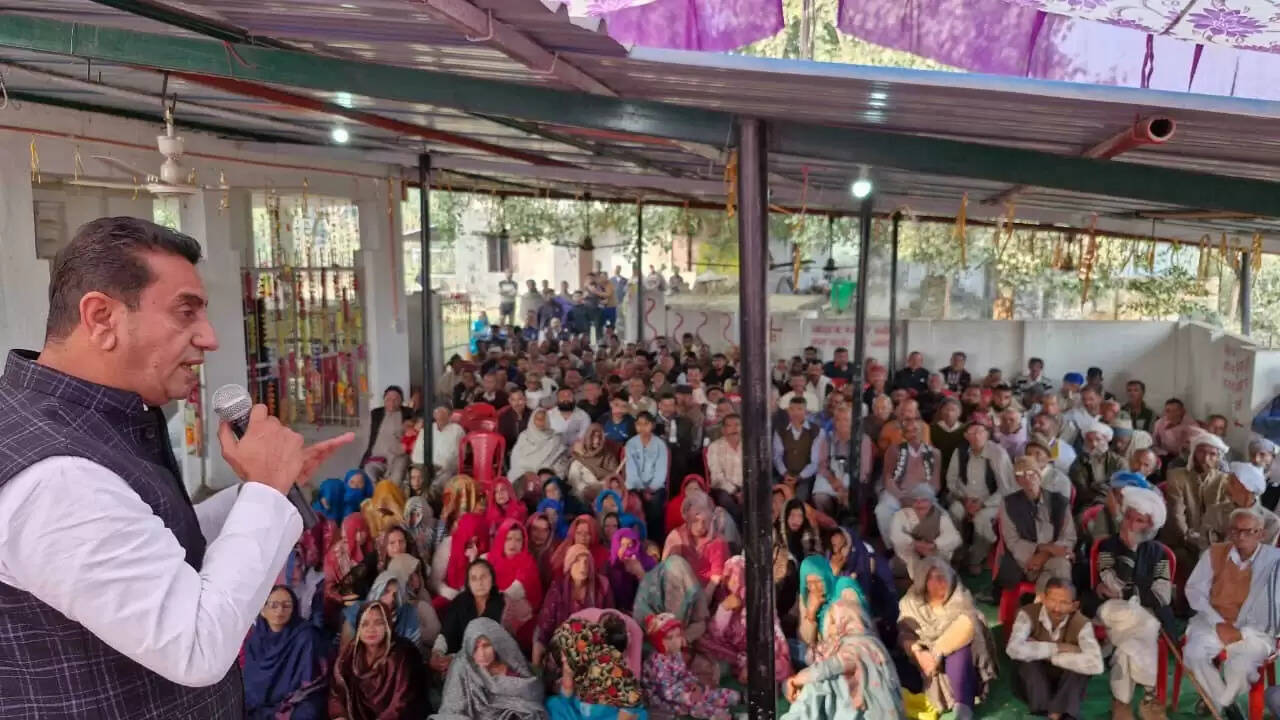 जसरोटिया ने जखोल और मलमम्मन में लगाया जनता दरबार, जन शिकायतों का किया समाधान