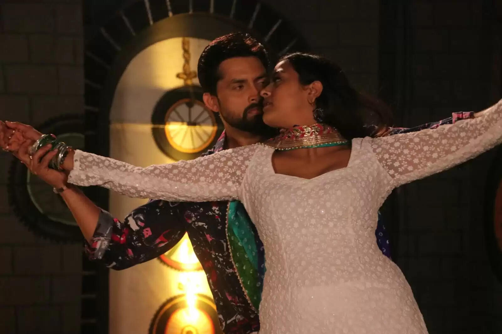 विक्रांत सिंह राजपूत और यामिनी सिंह स्टारर कॉमेडी ड्रामा फिल्म ''बाप रे बाप'' का ट्रेलर हुआ आउट