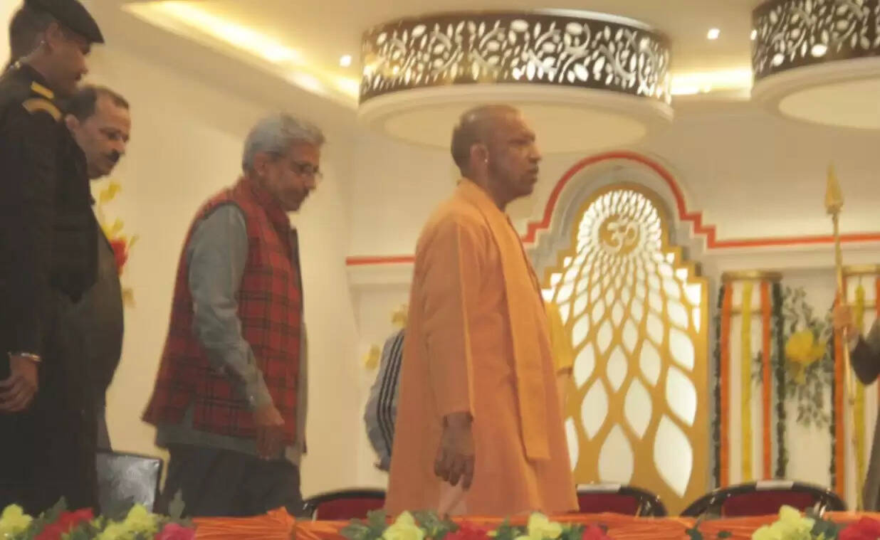 पूर्णतः शुद्ध मतदाता सूची बनवाने में योगदान दें भाजपा कार्यकर्ता : सीएम योगी