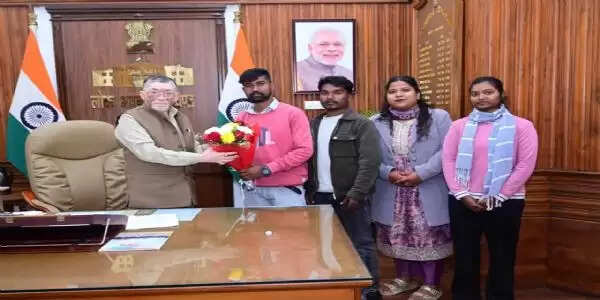 आदिवासी छात्र संघ के प्रतिनिधिमंडल ने राज्यपाल से की मुलाकात, छात्रों की समस्याओं से कराया अवगत