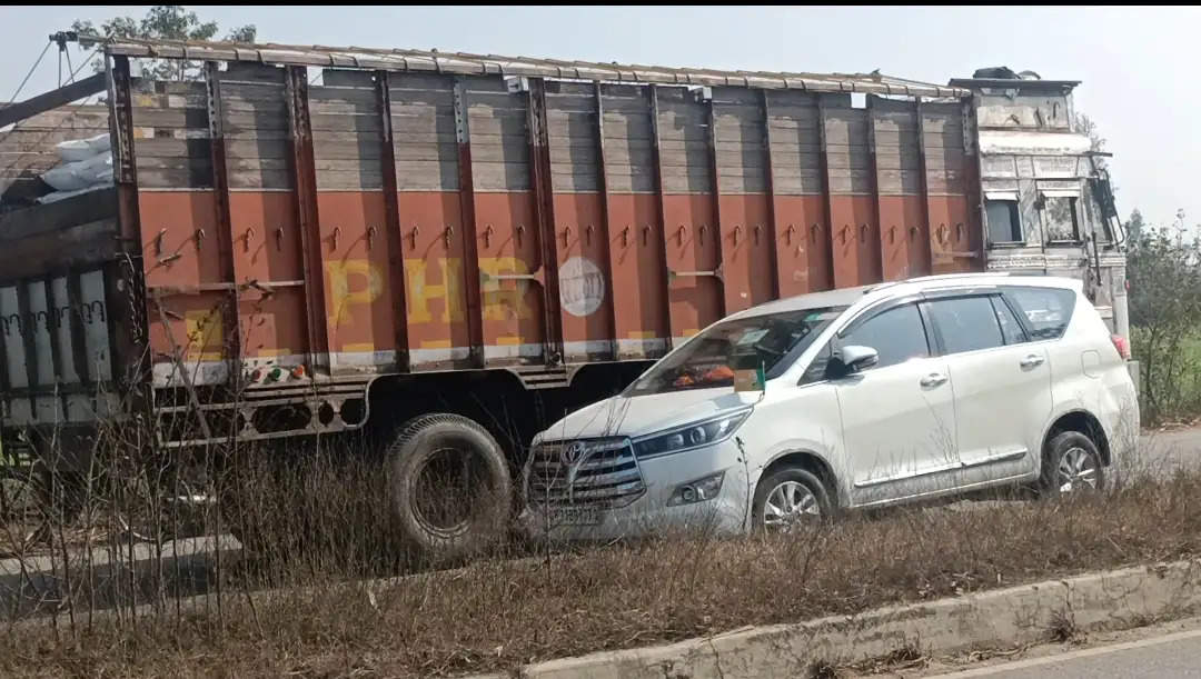 भाजपा नेत्री पुष्पा सिंह की कार दुर्घटनाग्रस्त, एक की हालत गम्भीर