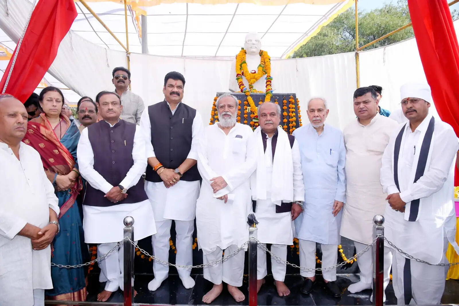 सागर में जननायक कर्पूरी ठाकुर की प्रतिमा का अनावरण: सादगी और शुचिता के प्रतीक को दी गई श्रद्धांजलि