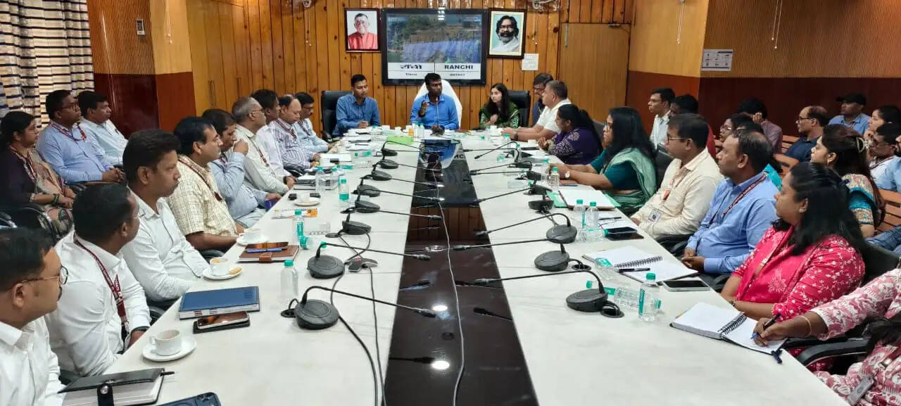 एसआईआर के हर आवेदन का निष्पक्ष और विधिसम्मत निष्पादन करें अधिकारी : उपायुक्त