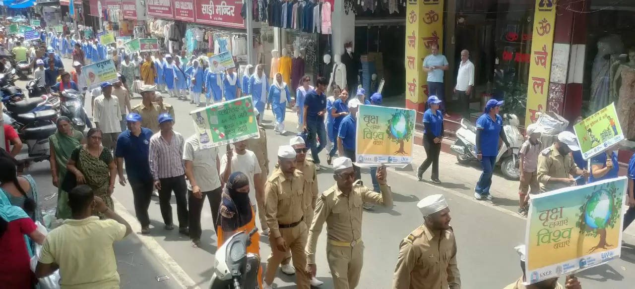 संत निरंकारी चैरिटेबल फाउंडेशन ने मानव शृंखला बनाकर दिया पर्यावरण स्वच्छता का संदेश