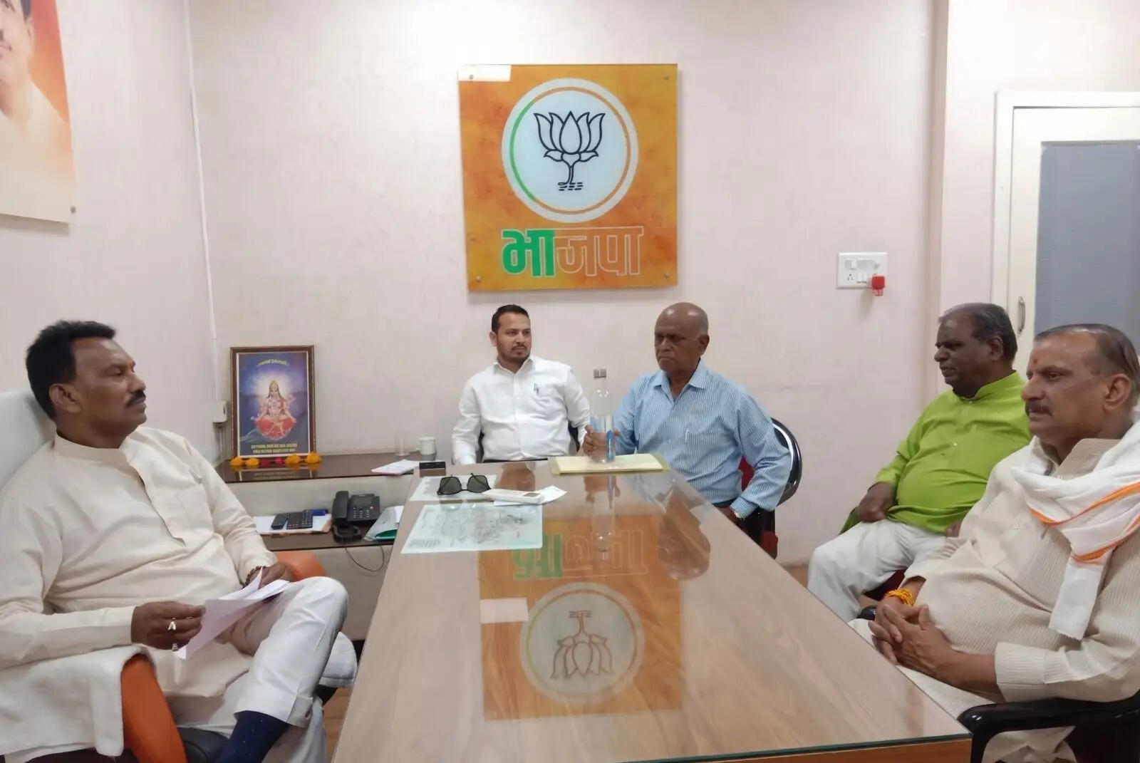 भाजपा प्रदेश कार्यालय में मंत्री तुलसीराम सिलावट ने कार्यकर्ताओं से किया संवाद, जनसमस्याओं के निराकरण पर दिया जोर