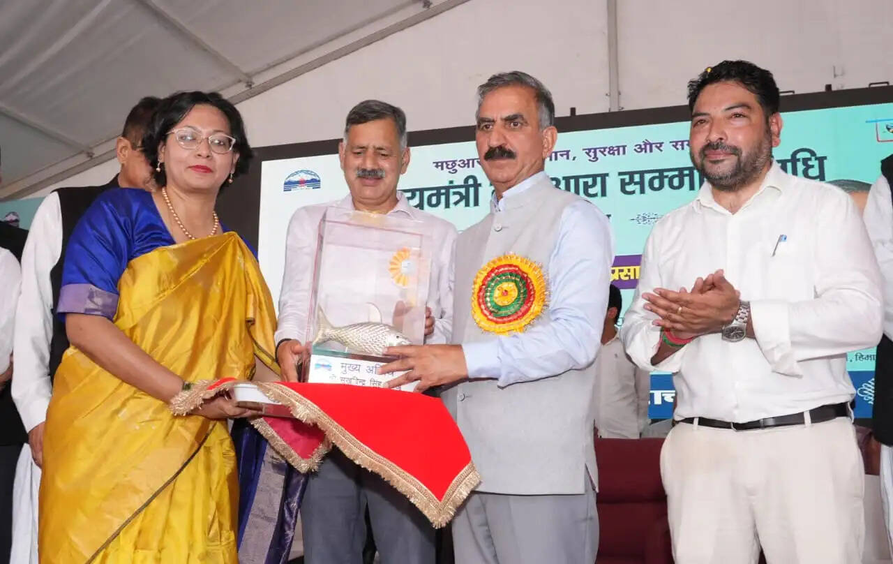 हिमाचल में 1,500 मछुआरों के खातों में पहुंचे 3,500-3,500 रुपये, मुख्यमंत्री ने की कई घोषणाएं