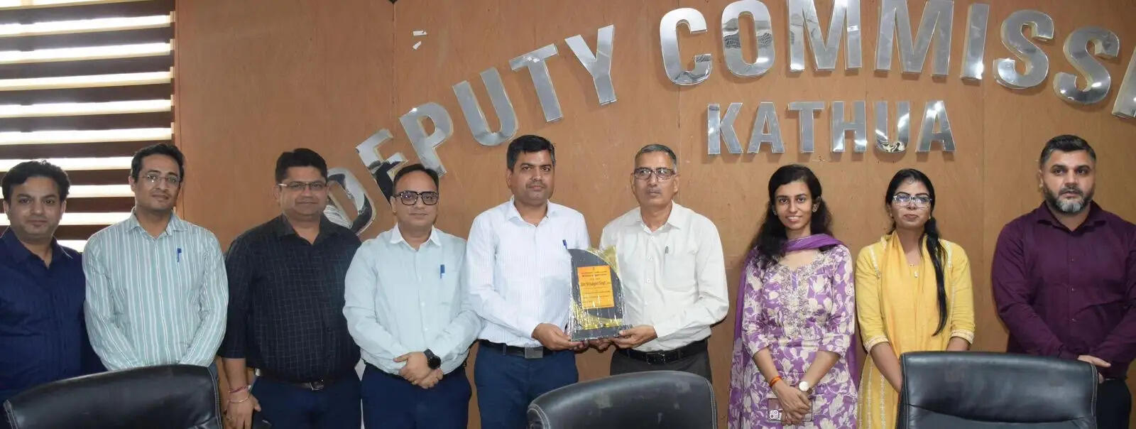 कठुआ में एडीसी का तबादला-विश्वजीत सिंह को विदाई, महिमा मदान ने संभाला पदभार