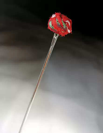 सुई व पेन्सिल पर सबसे छोटी पगड़ी बान्ध कर इन्फ्लूसर वर्ल्ड रिकॉर्ड से पुरोहित सम्मानित