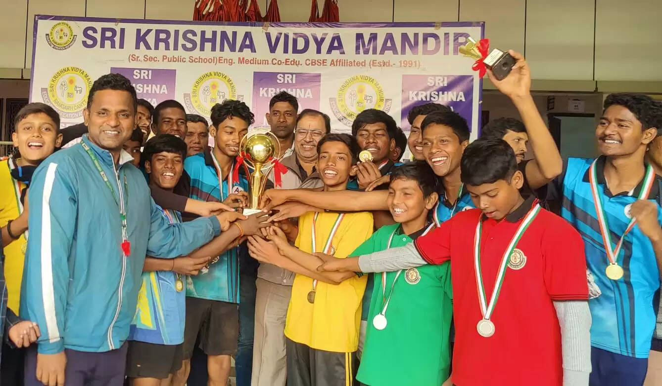 अंतर विद्यालय वॉलीबॉल महोत्सव का विजेता बना श्री कृष्ण विद्या मंदिर